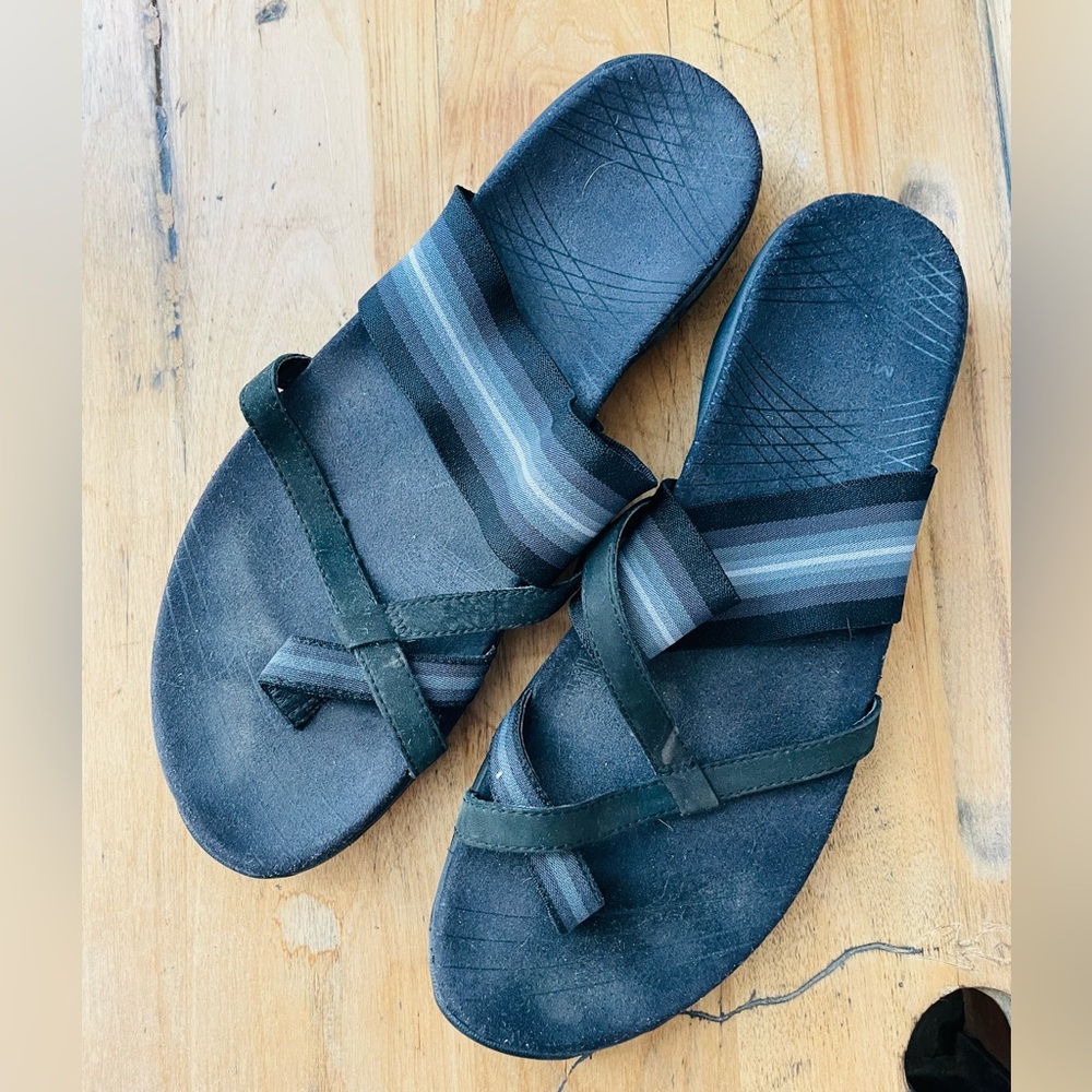 Merrell Black Sandals - Picture 2 of 5